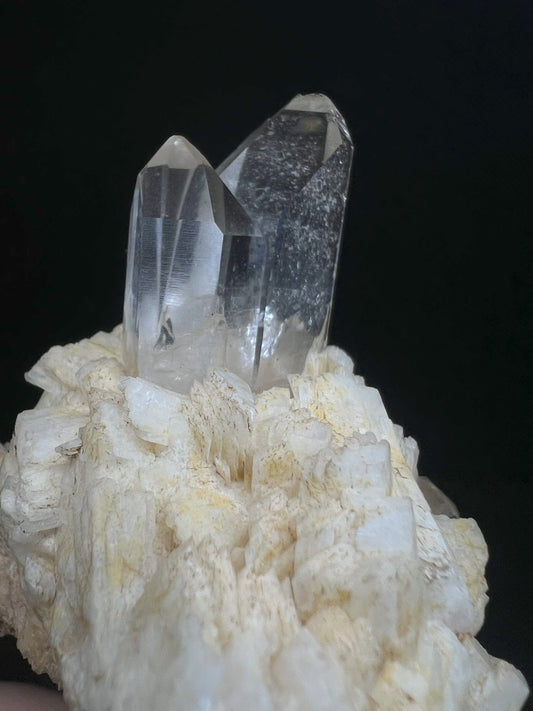 Clear Quartz On Feldspar rom Arkansas- Collectors Piece, Gift
