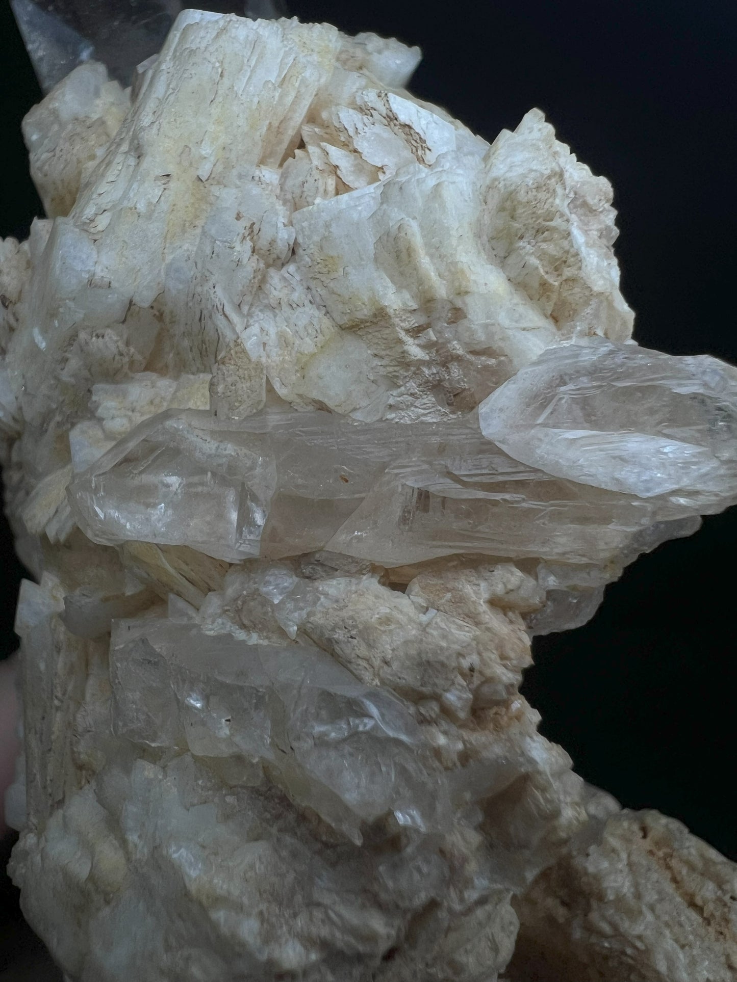 Clear Quartz On Feldspar rom Arkansas- Collectors Piece, Gift