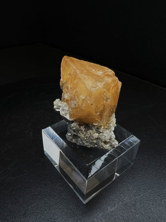 A Complete Crystal Of Scheelite From China- Collectors Piece, Statement Piece