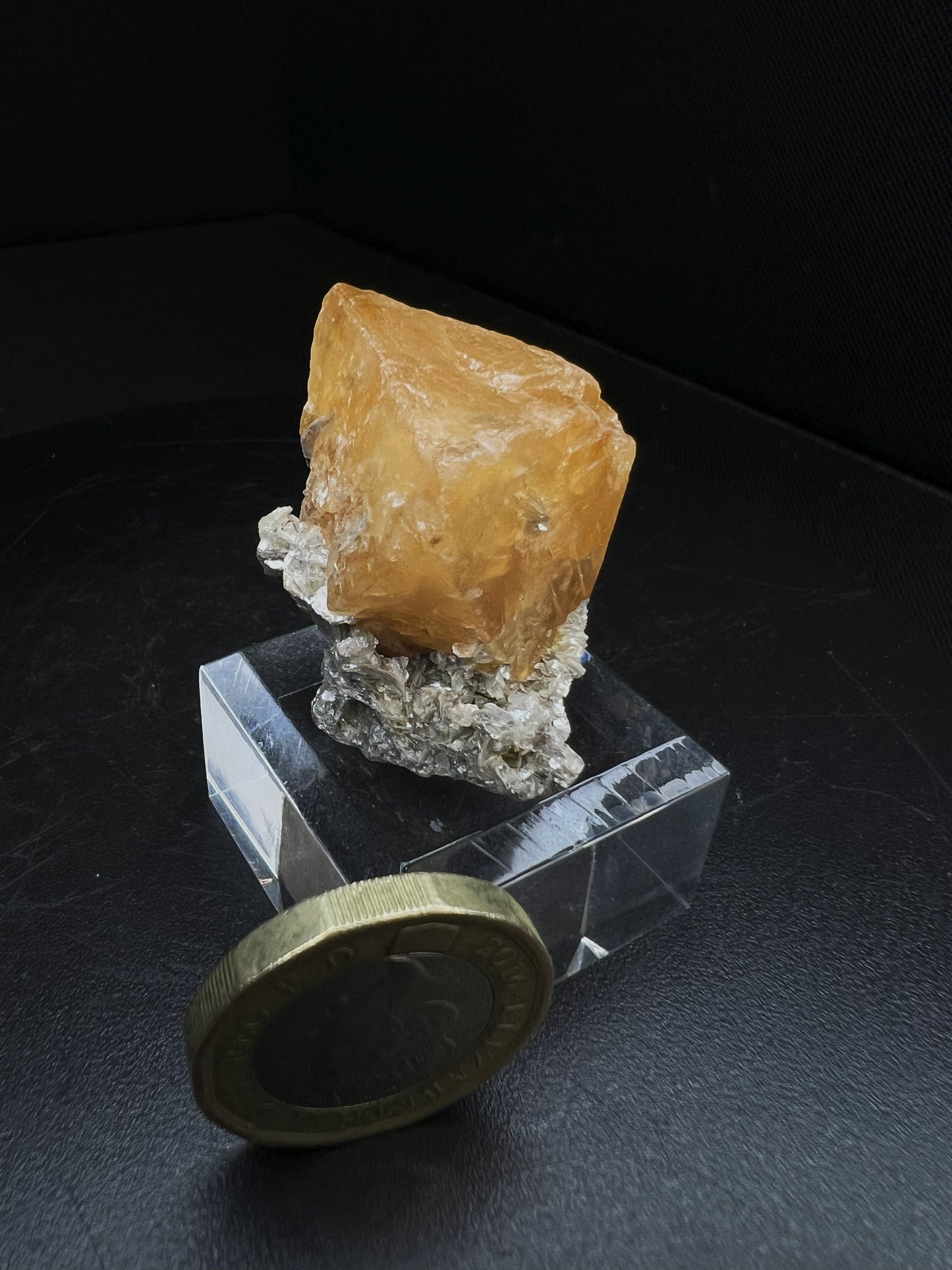 A Complete Crystal Of Scheelite From China- Collectors Piece, Statement Piece