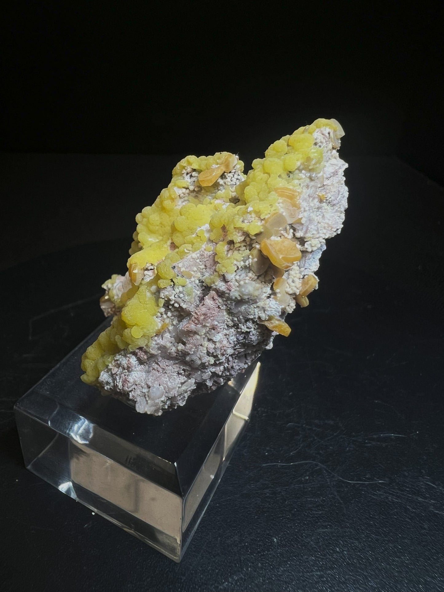 Wulfenite And Mimetite From La Morita Mine , Mexico (Stand Included) Collectors Piece