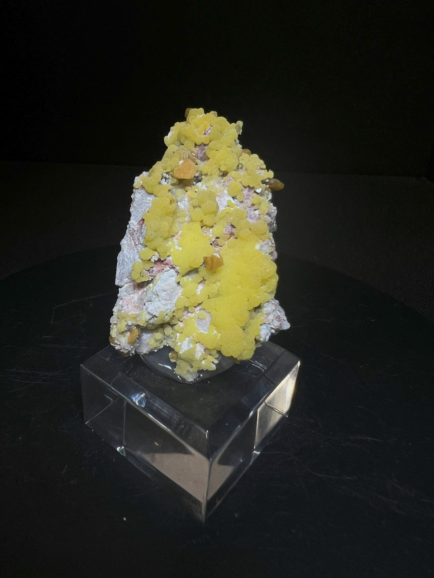 Wulfenite And Mimetite From La Morita Mine , Mexico (Stand Included) Collectors Piece