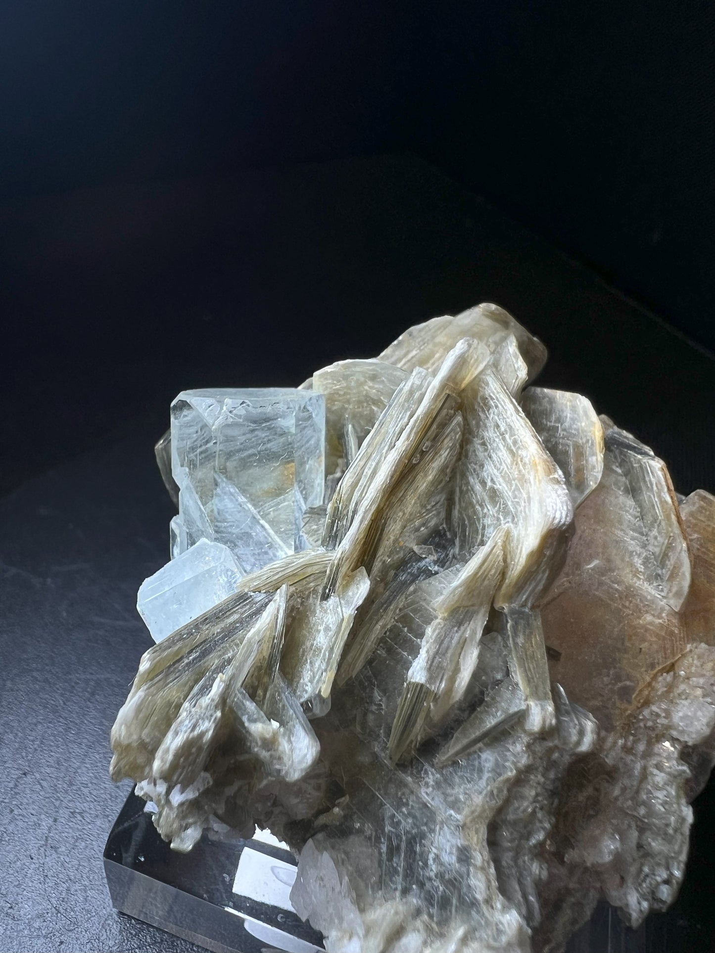 Outstanding Perfectly Terminated Aquamarine On Mica From Nagar Valley Pakistan Collectors Piece