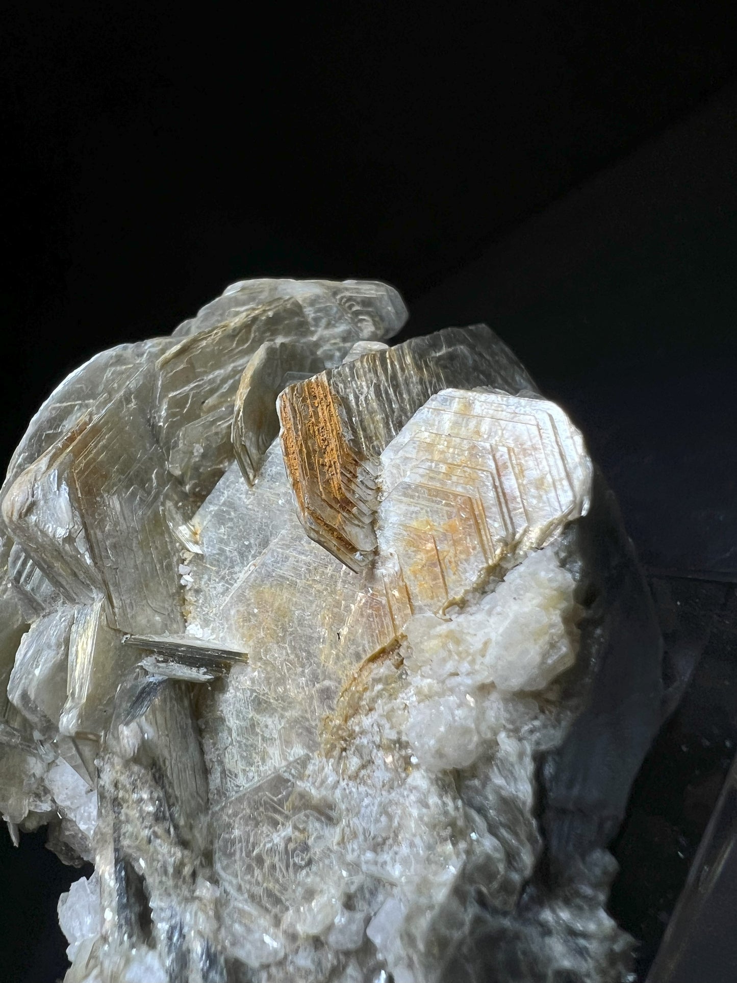 Outstanding Perfectly Terminated Aquamarine On Mica From Nagar Valley Pakistan Collectors Piece