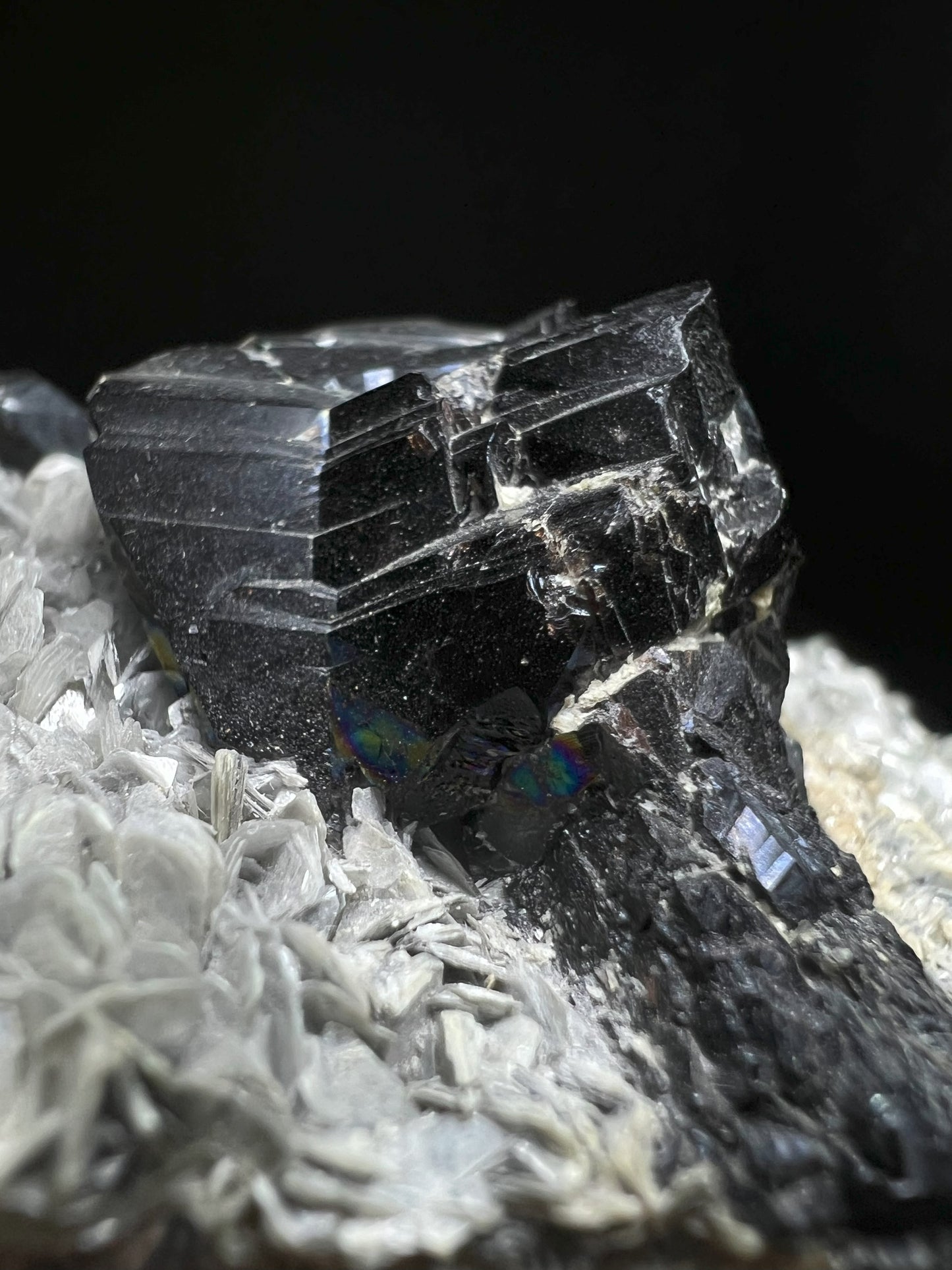 Cassiterite on Muscovite from Xuebaoding Mountain near Pingwu, Sichuan Province, China