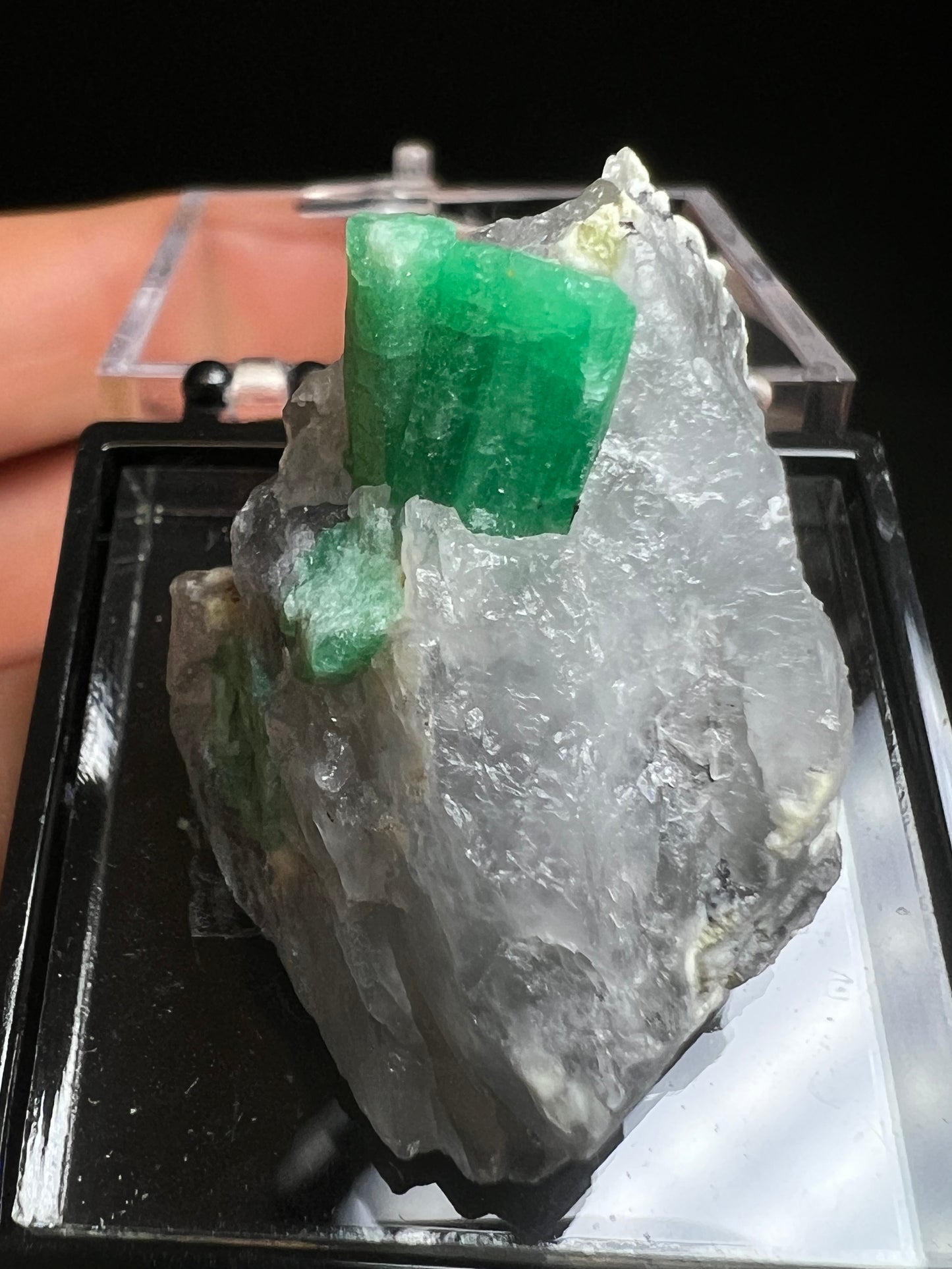 Terminated Emerald In Matrix From Sandawana Mine, Mweza Range, Zimbabwe- Collectors Piece, Crystal Healing, Gemstone (Box Included)
