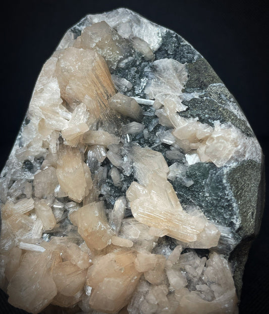 Outstanding Rare Peach Apophyllite And Druzy Chalcedony Specimen From Jalgaon District Maharashtra India Collectors Piece Home Décor