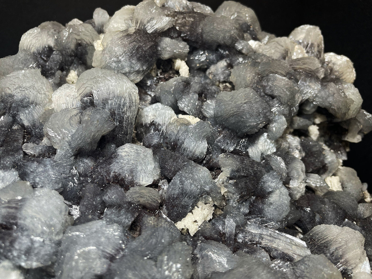 Outstanding Rare Stilbite, Apophyllite, Chalcedony and Black Stilbite From Jalgaon District Maharashtra India Collectors Piece Home Decor