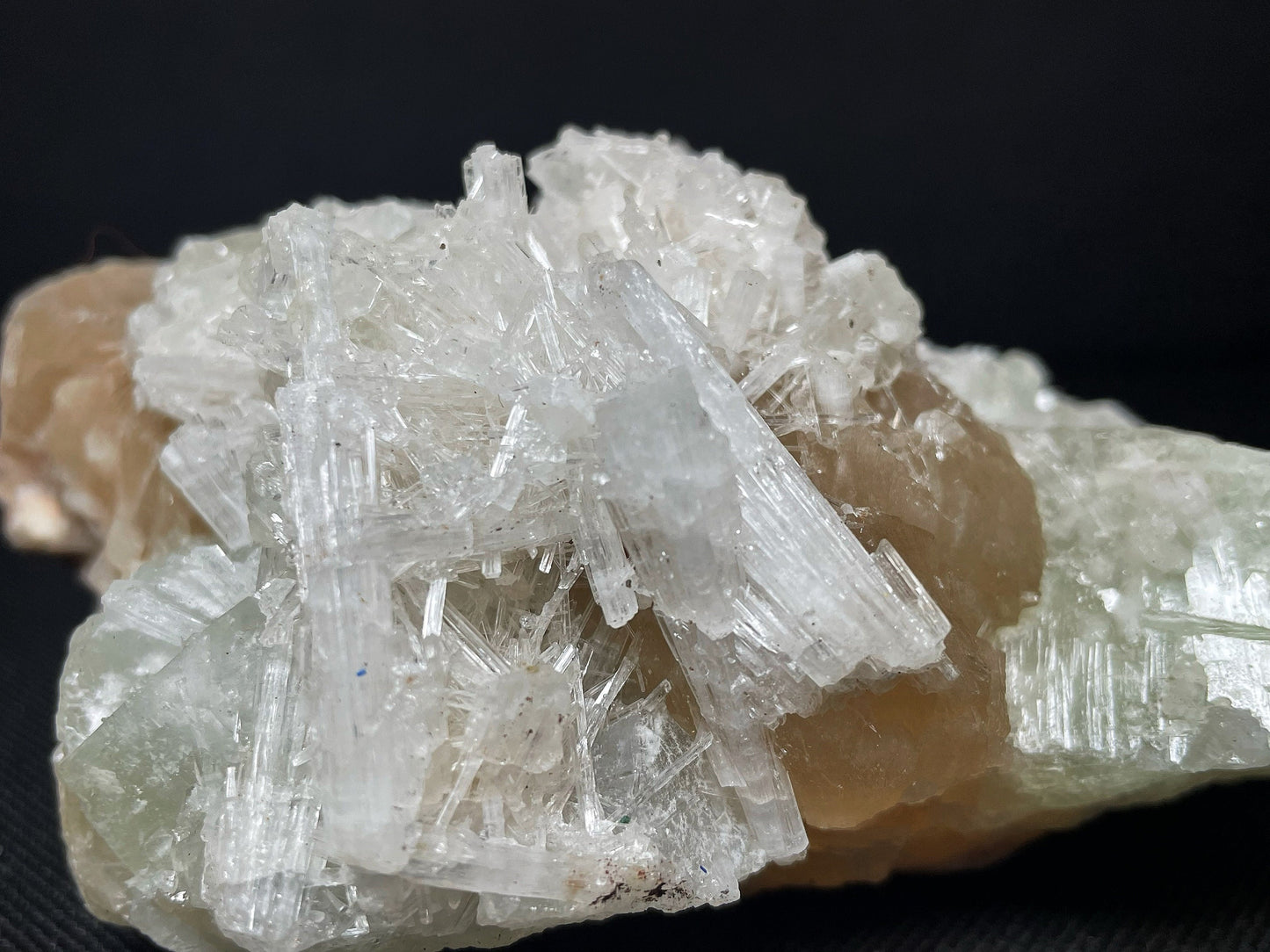 Outstanding Rare Scolecite, Mesolite, Green Apophyllite And Stilbite From Jalgaon District Maharashtra India Collectors Specimen Home Décor
