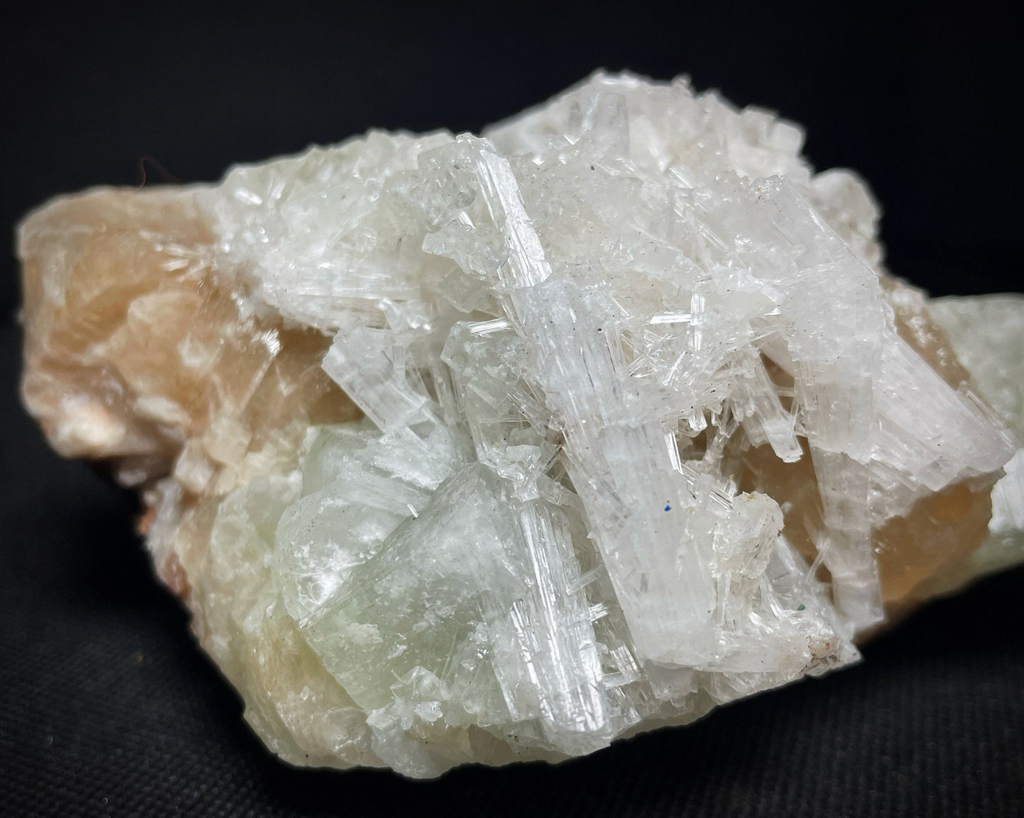 Outstanding Rare Scolecite, Mesolite, Green Apophyllite And Stilbite From Jalgaon District Maharashtra India Collectors Specimen Home Décor