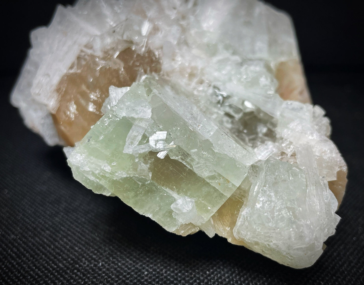 Outstanding Rare Scolecite, Mesolite, Green Apophyllite And Stilbite From Jalgaon District Maharashtra India Collectors Specimen Home Décor