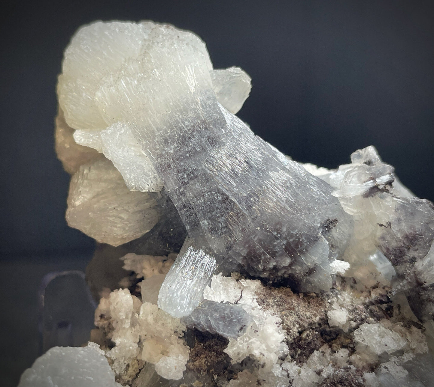 Grey Stilbite From Jalgaon District Maharashtra India Collectors Piece Home Déco