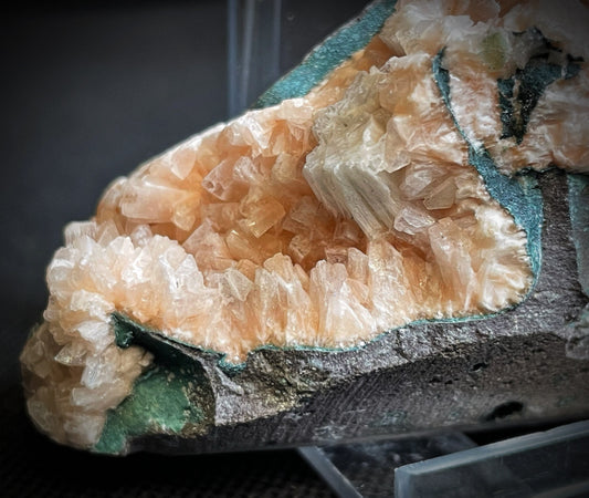 Stilbite From Jalgaon District Maharashtra India Collectors Specimen Home Décor