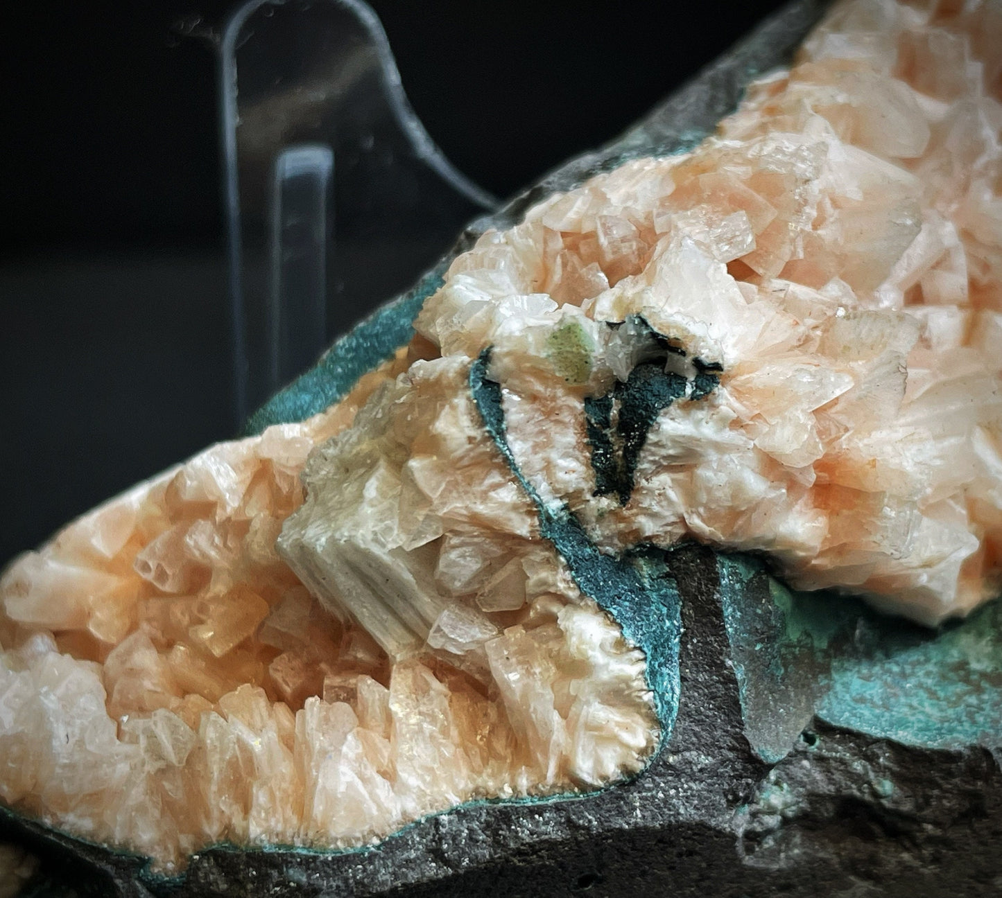 Stilbite From Jalgaon District Maharashtra India Collectors Specimen Home Décor