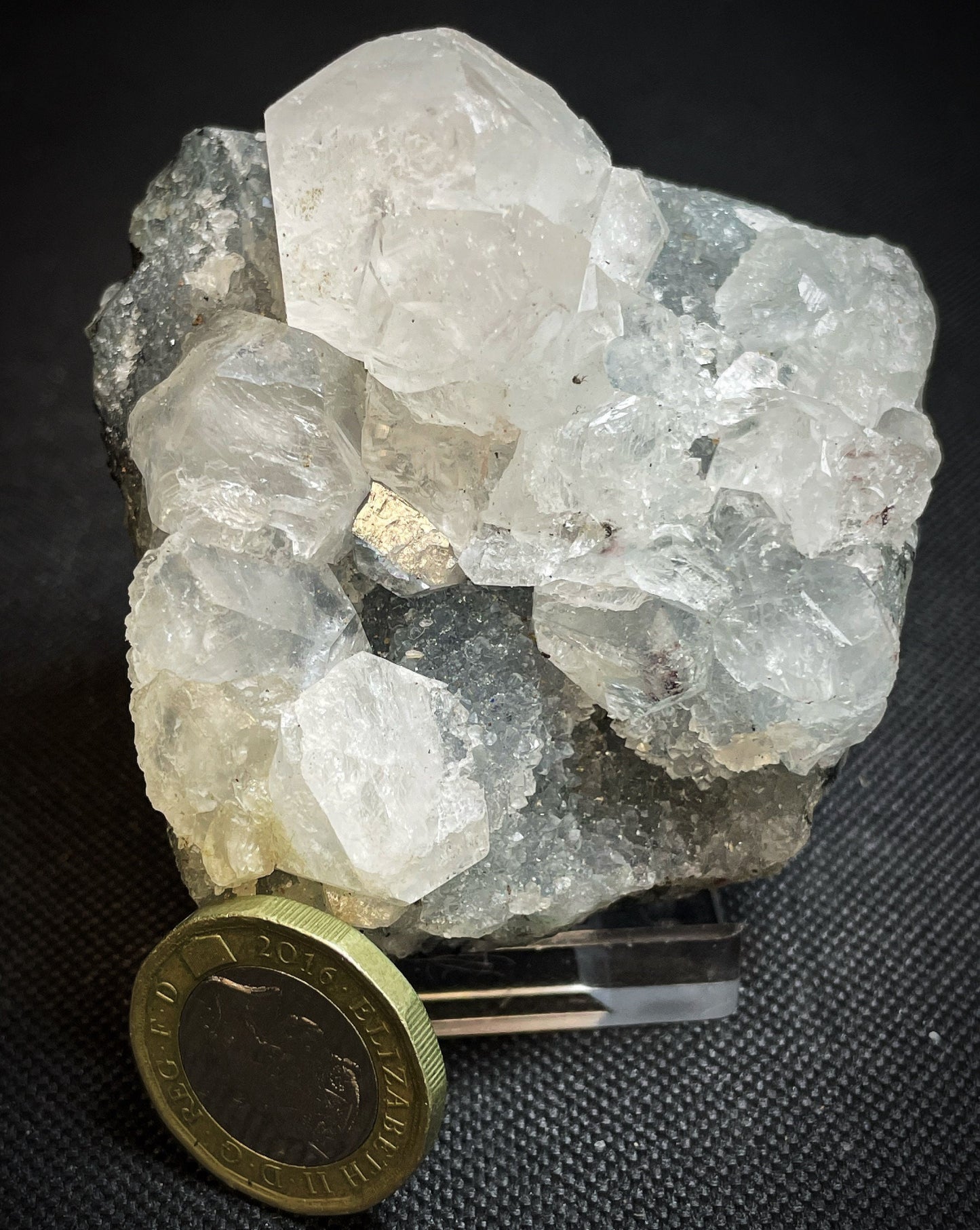 Apophyllite And Chalcedony Specimen From Jalgaon District Maharashtra India Collectors Specimen Home Décor