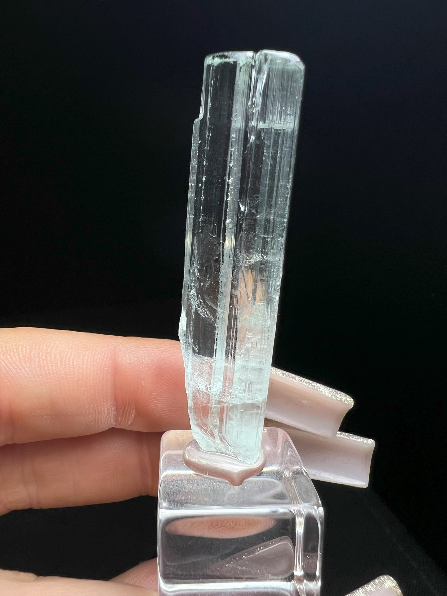 Phenomenal Natural Rough Gem Quality Aquamarine Specimen From Brazil (Stand Included)- Home décor, Collectors piece