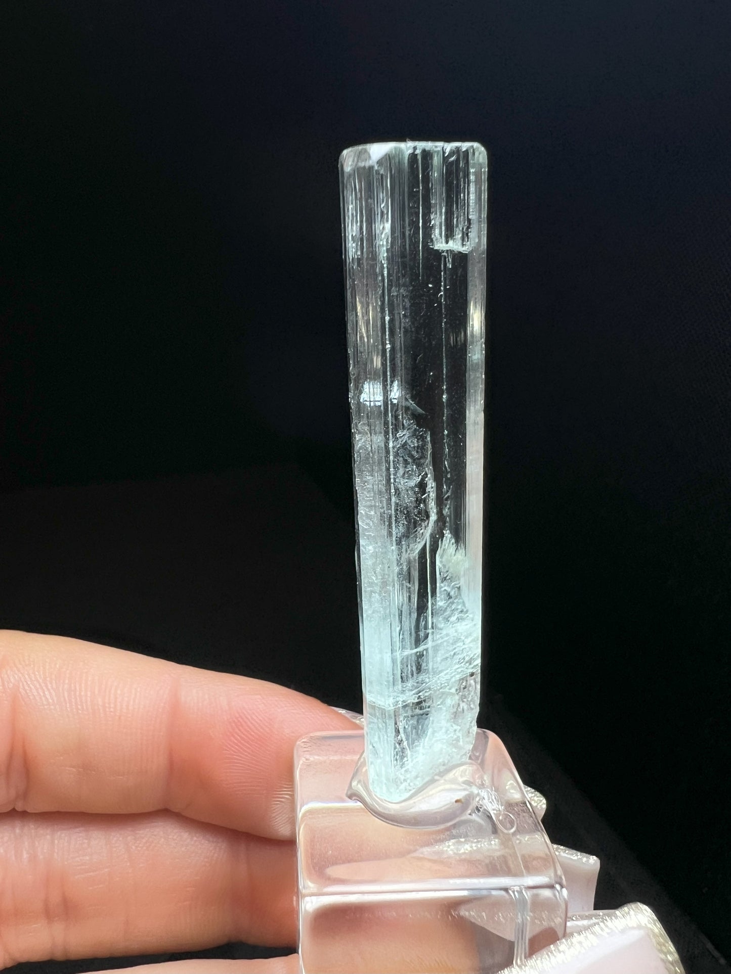 Phenomenal Natural Rough Gem Quality Aquamarine Specimen From Brazil (Stand Included)- Home décor, Collectors piece