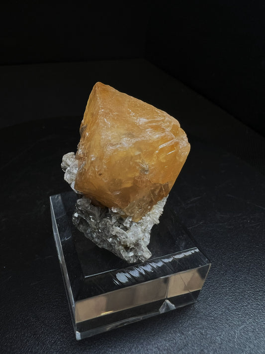 A Complete Crystal Of Scheelite From China- Collectors Piece, Statement Piece