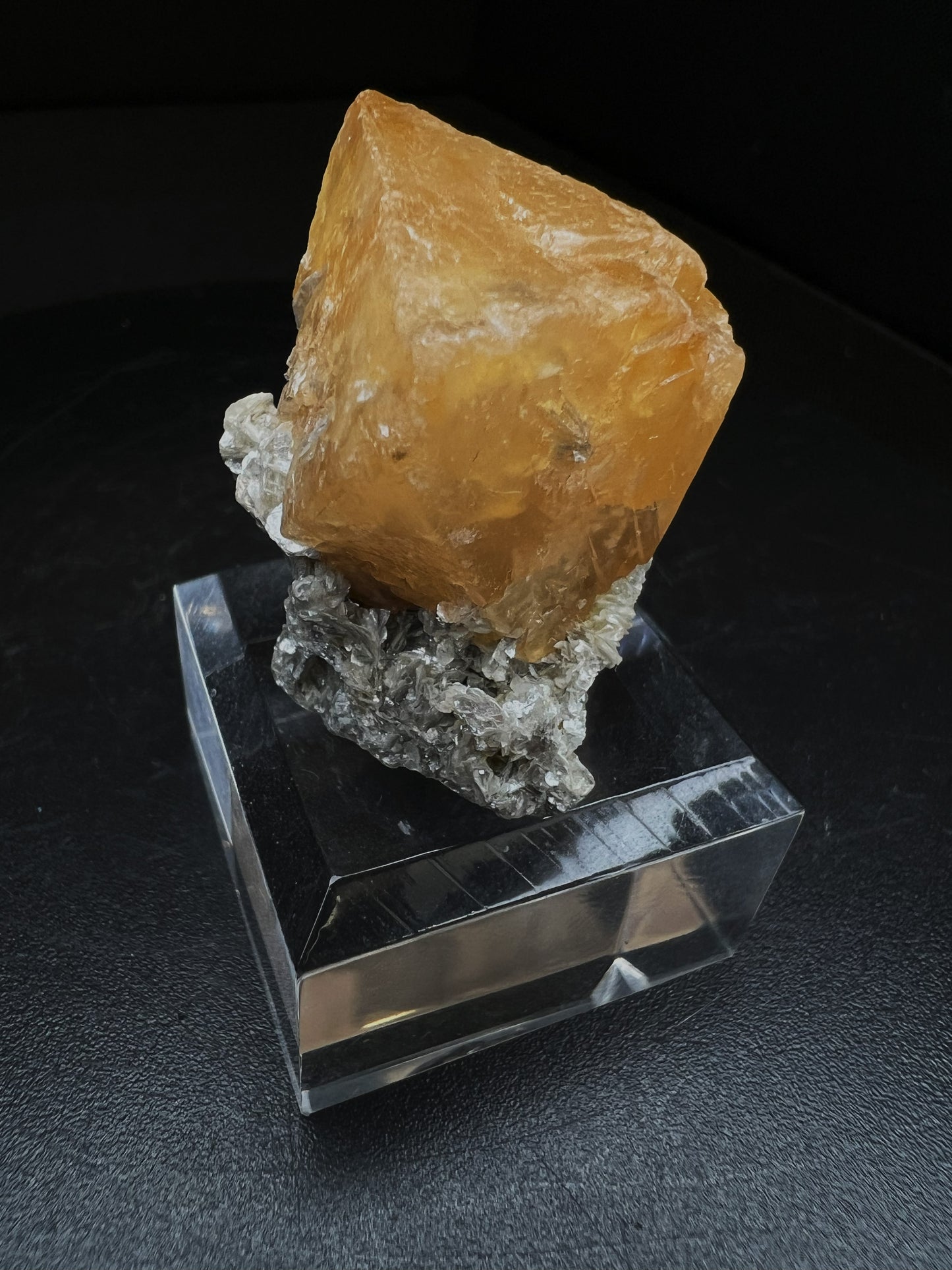 A Complete Crystal Of Scheelite From China- Collectors Piece, Statement Piece