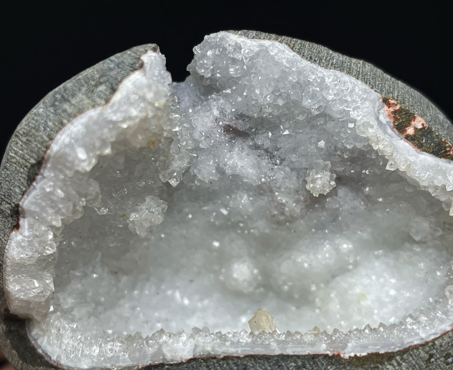 Outstanding Rare Druzy Chalcedony And Apophyllite Geode From Jalgaon District Maharashtra India Collectors Piece Home Décor