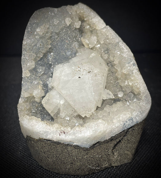 Outstanding Rare Apophyllite And Druzy Chalcedony Geode From Jalgaon District Maharashtra India Collectors Piece Home Décor